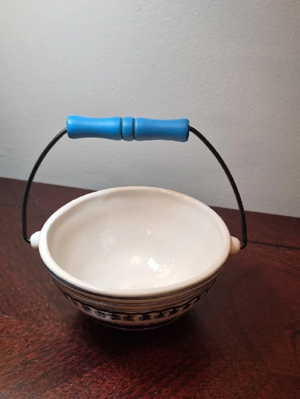 Classic THT DESIGN‎ White and Navy Ceramic Mixing Bowl with Handles